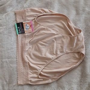 NWT Bali Comfort Revolution High Cut underwear